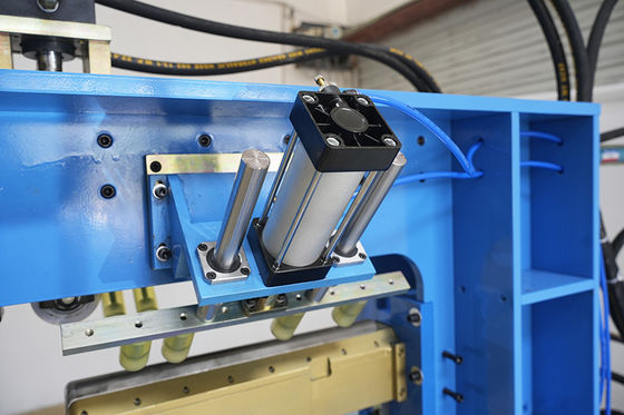 ২.৩ কিলোওয়াট, ৩০ এমপিএ, ০.৫-১.০ এমপিএ পিএলসি নিয়ন্ত্রিত রান্নাঘরের বেসিন মেশিন, যা উচ্চ নির্ভুলতার সাথে সংযোগ এবং কোণ প্রেস করার জন্য ব্যবহৃত হয়